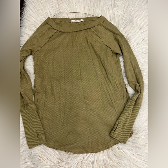 We The Free XS Olive Green Waffle Knit Long Sleeve Top Thumbholes - Picture 2 of 5